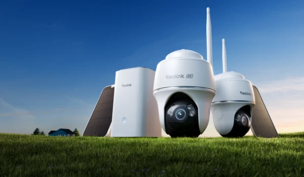Reolink Home Hub with 2x Argus PT Ultra & Solar Panel – 4K PT Battery Camera Security Center